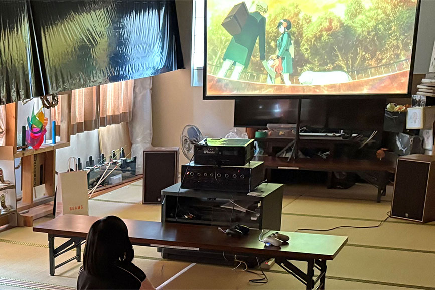 画像：アニメ映画鑑賞会のようす