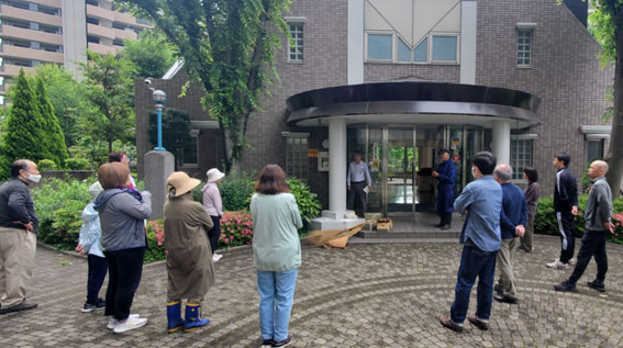 写真:ふれあい館前に集合