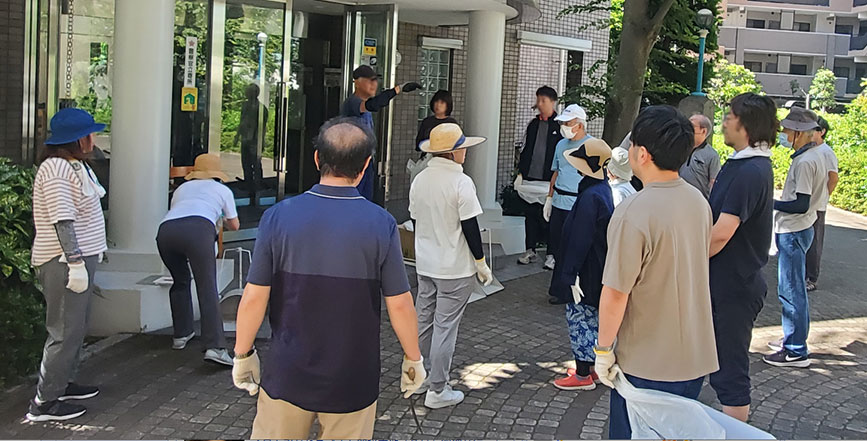 写真:ふれあい館前に集合