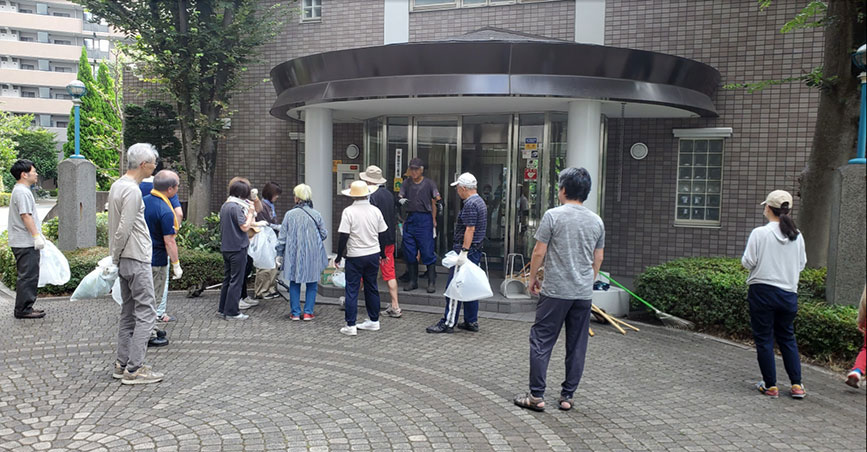 写真:ふれあい館前に集合