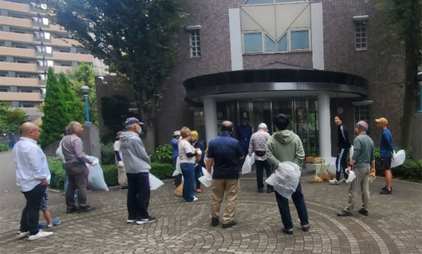 写真:ふれあい館前に集合