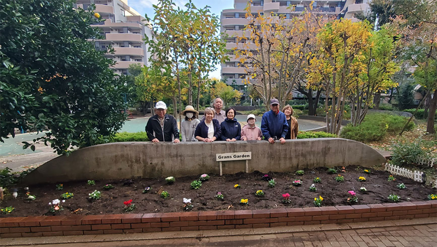 写真:植え替えのようす